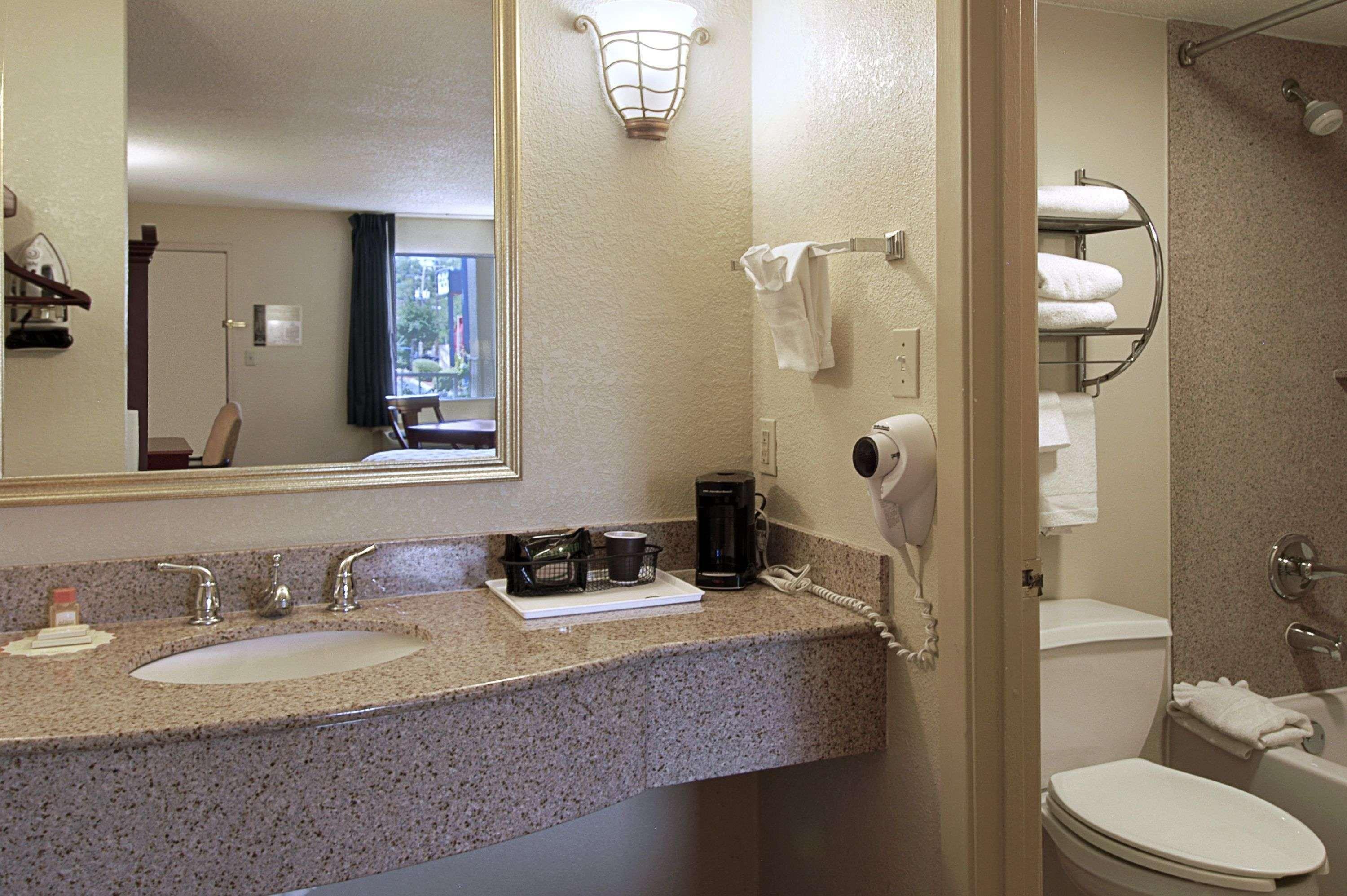 Days Inn By Wyndham Memphis At Graceland Bagian luar foto